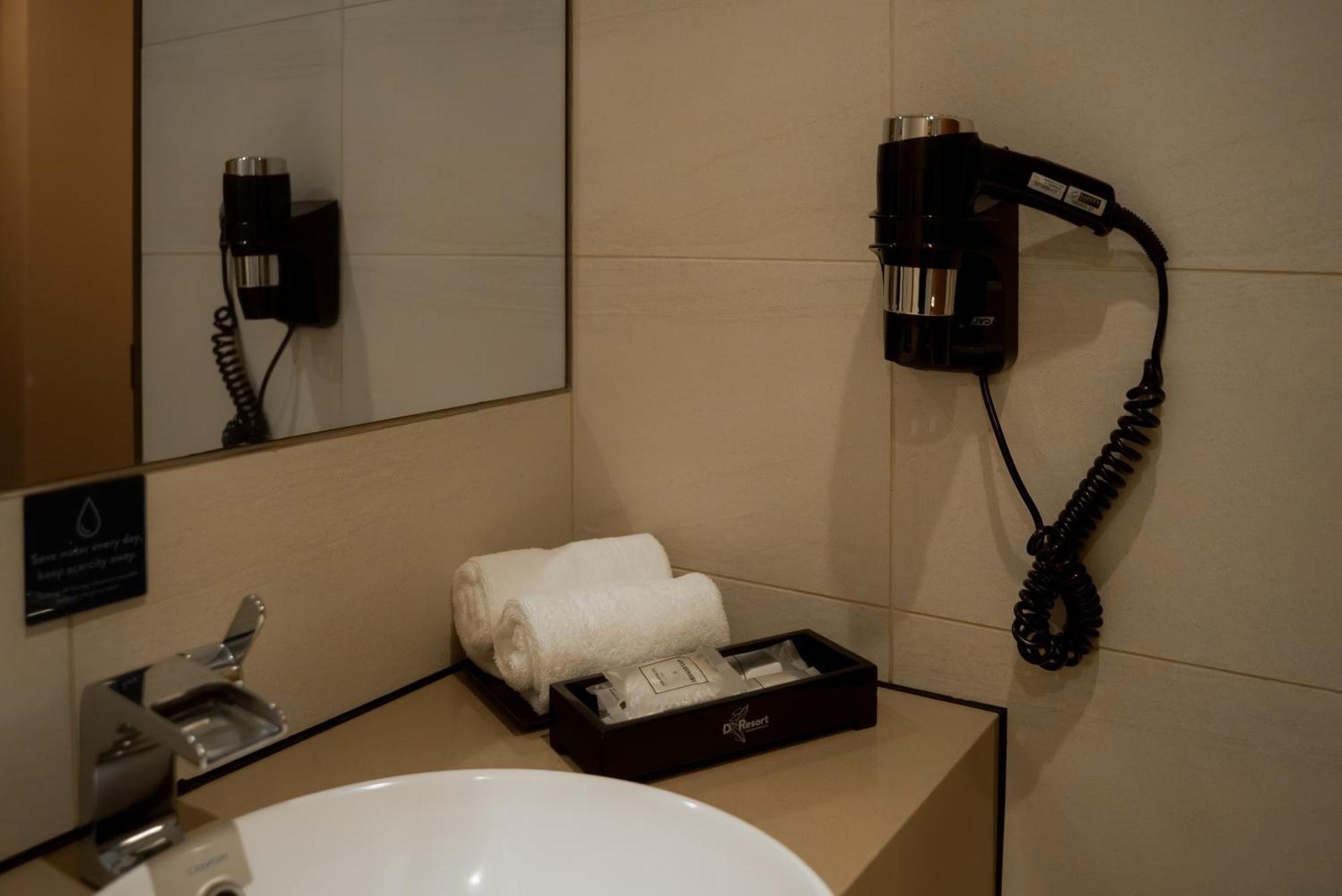 Resor D'resort @ Downtown East 4*
