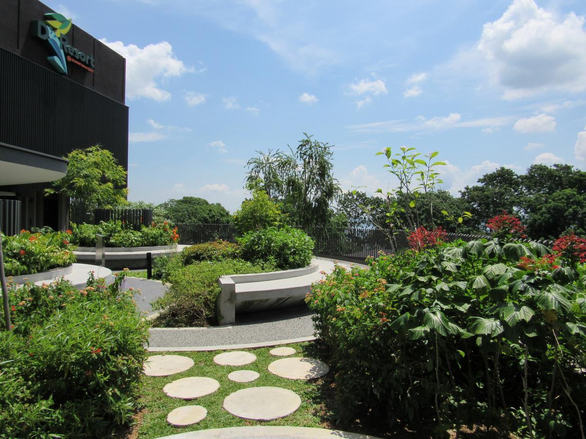 Resor D'resort @ Downtown East 4*