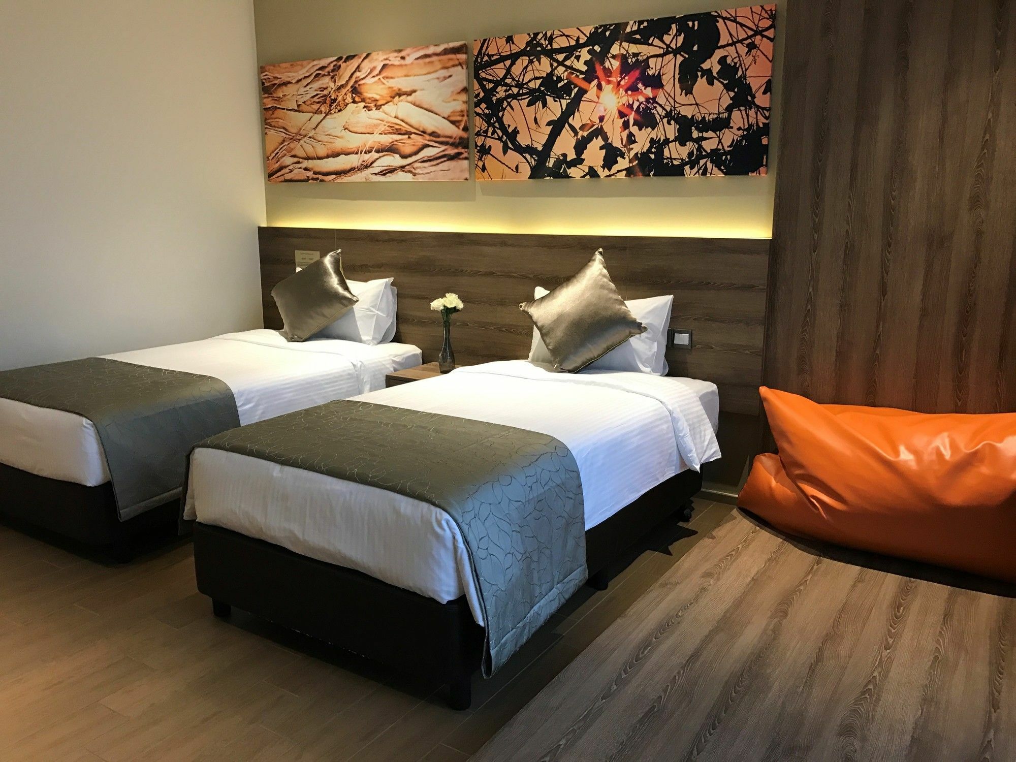 Resor D'resort @ Downtown East 4*